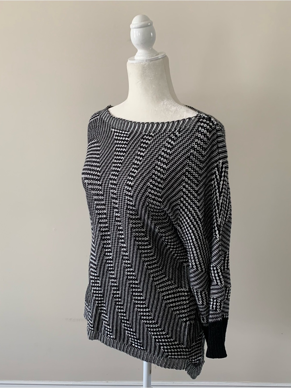 EUC - Dana Buchman Black & White Patterned Boatneck Sweater - Large